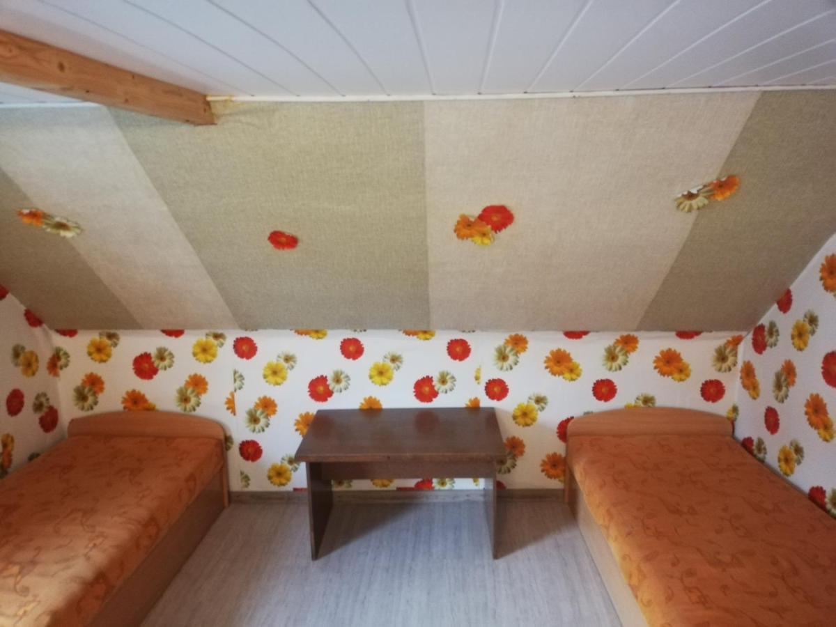 Hostel Nakvyne Apgyvendinimo Paslaugos Daivos Nakvynes Namai Biržai Exterior foto