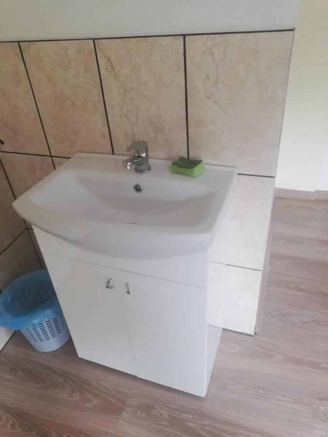 Hostel Nakvyne Apgyvendinimo Paslaugos Daivos Nakvynes Namai Biržai Exterior foto